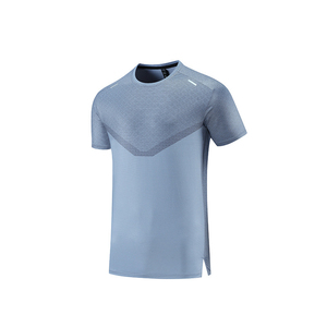 เสื้อยืดฟิตเนสแขนสั้นผ้าคอตตอนสีพื้นสำหรับผู้ชาย - Product Image 5