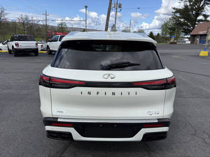 รถยนต์มือสองสภาพดี ปี 2023 รุ่น Q-X60 LUXE AWD SUV เกียร์อัตโนมัติ 9 สปีด เครื่องยนต์ V6 295 แรงม้า พร้อมส่ง - Product Image 3