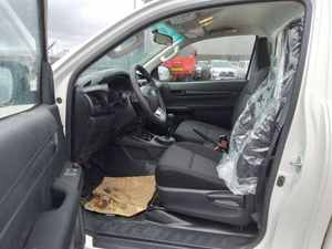 VENTES FLASH - Toyota Hilux Revo d'occasion, cabine simple, pack sécurité, 2.4L Turbo Diesel - Product Image 5