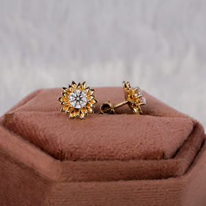 Pendientes de diamantes de oro de 10KT personalizados con forma de flor de diamante cultivado en laboratorio de corte redondo para mujer con nuevo diseño personalizado de moda - Product Image 3