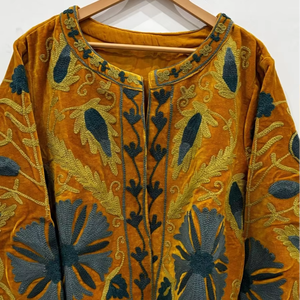 Veste en velours faite à la main en Inde, broderie Suzani, vêtement d'hiver, veste pour femmes, veste Suzani pour femmes au meilleur prix - Product Image 1