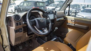 Toyota Land Cruiser 79SC 4.5D 2022 / Disponible à la vente avec faible kilométrage, véhicule bien entretenu et sans accidents - Product Image 6