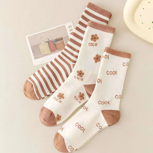 Calcetines Deportivos Premium con Diseño Gráfico, Estilo Urbano, Transpirables, de Algodón, para Uso Diario, Diseño Moderno para Marcas de Moda, Venta al por Mayor y Menor - Product Image 5