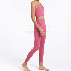 Ensemble de yoga pour femmes de haute qualité, motif uni, taille élastique, logo sur le devant, 2 pièces, séchage rapide, respirant, parfait pour l'exercice quotidien - Product Image 2