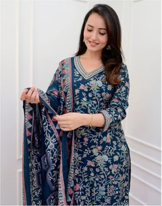 Collection de vêtements ethniques pour femmes de style Bollywood brodés à la main, de qualité supérieure, pour mariage, fêtes et occasions spéciales - Product Image 1