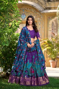 Design unique Tussar Silk Lehenga Choli avec Zari et Thread Work Tenue indienne élégante pour les événements spéciaux disponibles à la vente - Product Image 6