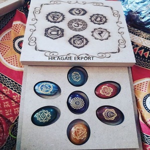 Fournisseur de gros pierres naturelles cristaux pierres de guérison pierres précieuses jaspe rouge gravé reiki chakra ovale set à vendre - Product Image 4