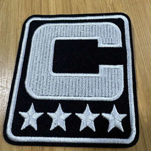 Écusson de capitaine C avec 4 étoiles dorées, badge sportif thermocollant pour uniformes de capitaine d'équipe, broderie personnalisée disponible - Product Image 5
