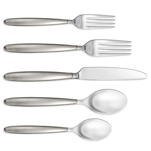 Fabricante de Cubiertos de India al precio más bajo Cucharas de metal Tenedores Cuchillo Juego de cubiertos de acero inoxidable plateado para alimentos - Product Image 1