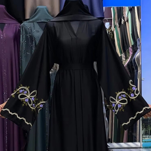 Nueva ropa islámica tradicional de Dubái 2025 para mujeres hermosa Abaya negra de Arabia Saudita hecha de paños de poliéster del Golfo - Product Image 1