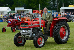 Tracteur à roues Massey Ferguson 135 d'occasion, 210 CV, plus de 50 000 heures pour l'agriculture - Product Image 5