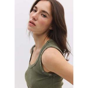 Blusa de Algodón 100% con Cuello Redondo, Manga Larga y Detalles de Ojales Lavados - Product Image 4
