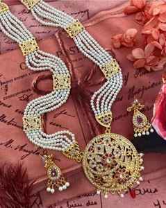 Élégant ensemble de bijoux faits à la main pour femmes avec collier boucles d'oreilles parfait pour la fête de mariage et les occasions spéciales - Product Image 5