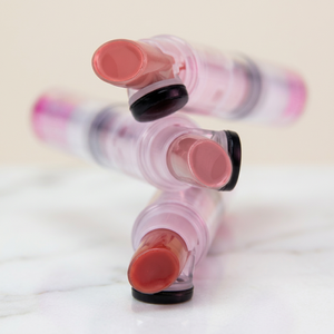 Bálsamo Labial Protector y Refrescante Bery Coral con Fórmula Premium y Tapa Automática para Labios Saludables y Brillantes - Product Image 1