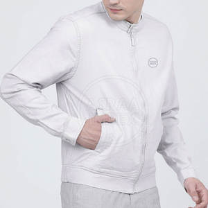 แจ็คเก็ตบอมเบอร์ผู้ชายดีไซน์ล่าสุดขายส่ง ผลิตจากโพลีเอสเตอร์ 100% แฟชั่นสำหรับฤดูหนาว ปรับแต่งโลโก้ได้ คอปกแบบมีฮู้ด แห้งเร็ว - Product Image 2