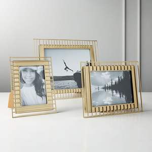 Cadre photo en métal au design classique pour des espaces élégants mettant en valeur un charme raffiné, une qualité durable, un design d'affichage mural haut de gamme - Product Image 4