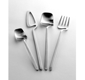 Ensemble de couverts en acier inoxydable au design minimaliste Argenterie moderne et élégante pour un repas contemporain - Product Image 1