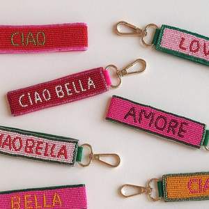 Amuleto de Bolso con Flor de Lirio con Cuentas, Llavero Bordado a Mano, Accesorio para Bolso - Product Image 1