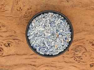 Quartz bleu naturel copeaux de cristal brut taille personnalisée Mini bouteille non traitée pierre précieuse en vrac Quartz en vrac Mini pierre précieuse en vrac - Product Image 3