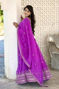 Tendance élégante lourde Georgette cousue Lehenga Chaniya Choli pièce ensemble avec broderie traditionnelle séquence travail couleur violette - Product Image 2