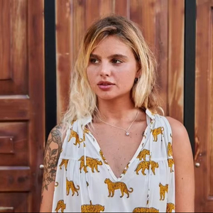 Robe midi/maxi à volants en couches élégantes pour femmes, imprimé léopard audacieux, taille naturelle légère et fluide pour la fête - Product Image 1