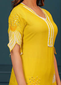 ชุด Kurta พิมพ์ลายสำหรับผู้หญิงพร้อมผ้านุ่มและดีไซน์เก๋ไก๋สำหรับขายในชุดเสื้อผ้าลำลองและชุดทำงาน - Product Image 5