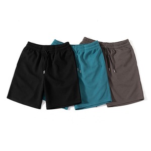 Vêtements de plage d'été de couleur unie avec logo personnalisé pour hommes vente de gros Shorts pour hommes - Product Image 1