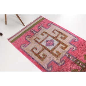 Alfombra Turca Vintage, Alfombra de Pasillo de 2.7x10 pies, Alfombra de Lana con Diseño Floral en Tonos Rosa y Marrón - Product Image 1