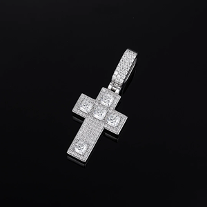 Pendentif personnalisé moderne hip-hop serti de CZ plaqué or en alliage - Product Image 2