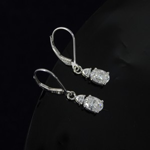 Pendientes minimalistas de estilo vintage con palanca trasera de Plata de Ley 925 de moissanita de corte ovalado y trillón, pendientes de piedra blanca - Product Image 2