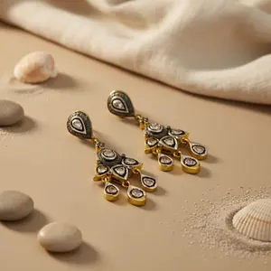 Boucles d'oreilles pendantes en forme de larme plaquées or, avec accents de diamants, design de boucle d'oreille pendante, pour mariage, fête, pierre principale en perle, cadeau parfait pour elle - Product Image 3