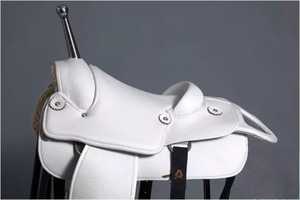 Selle de cheval en cuir de vachette de course Western Barrel de qualité supérieure avec logo personnalisé, arbre en bois durable de plusieurs tailles - Product Image 2