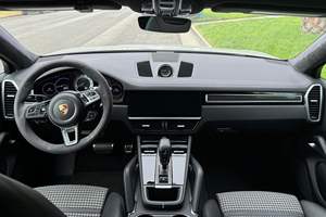Cayenne Turbo Coupé AWD 2023, Bajo Kilometraje, Transmisión Automática, Volante a la Izquierda, Gasolina, R18, en Buen Estado - Product Image 4