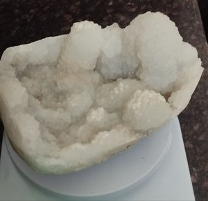 Minerales en Bruto de Zeolita, Chalcedonia Coral Blanca, Apofilita, Estilbita y Metrix de la India en Geoda Mineral - Product Image 1