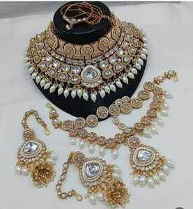 Ensemble de chokar de haute qualité avec Matha Patti et épingle au nez ensemble de bijoux de mariée indien pour les femmes idéal pour le mariage, les occasions spéciales - Product Image 1