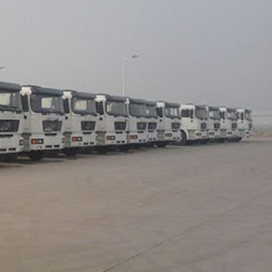 Camiones cisterna usados de primera calidad Motor diésel Transmisión manual Material de acero 6x4 6x6 Rueda motriz Capacidad de almacenamiento de combustible de agua - Product Image 3