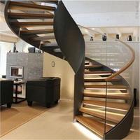 Marches et contremarches d'escalier sculptées de luxe pour villa, design de mode, blanc avec motif en bois, pour intérieur