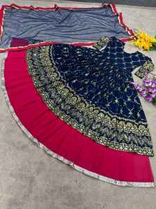 Présentant une fausse georgette avec une séquence de broderie lourde avec une bordure en dentelle lourde Lehenga robe longue jupe Dupatta - Product Image 3