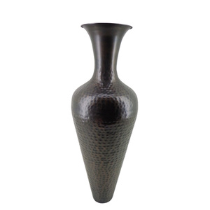 Florero de hierro de diseño moderno, maceta de metal con pátina gris para mesa y decoración de hotel, hecho a mano a granel - Product Image 4
