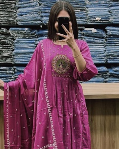 Tendencia nueva llegada de alta calidad increíble algodón impreso con bordado trabajo Kurti pantalón Dupatta para la venta - Product Image 2