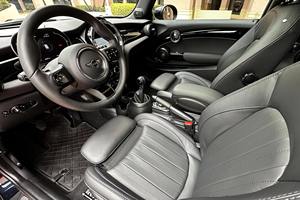 Auto 2024 con Tracción en las Cuatro Ruedas, Bajo Kilometraje, Caja de Cambios Automática, Volante a la Izquierda, Combustible Gasolina/Eléctrico - Product Image 3