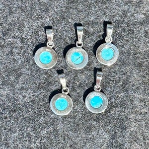 จี้สีเทอร์ควอยส์คิงแมนเงินสเตอร์ลิง10มม. เครื่องประดับอัญมณีสีฟ้าขนาดเล็กเหมาะสำหรับเป็นของขวัญวันเกิดสำหรับผู้หญิงและเด็กผู้หญิง - Product Image 5