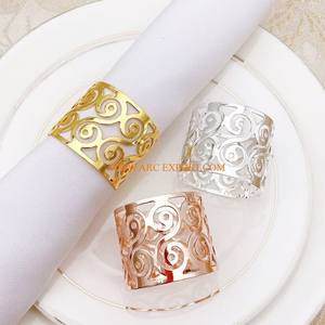 Anillos de sujeción de tejido de color dorado de metal, servilletero vintage decorativo de mesa de diseño maravilloso a la venta a un precio asequible - Product Image 3