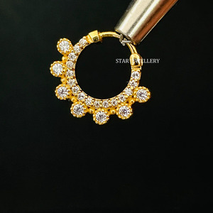 Ensemble de lunette en or massif 14 carats Miligrain Diamond Daith Clicker Fine Jewelry. - Product Image 3