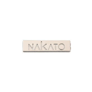 Étiquette de vêtement en métal plaqué sur mesure, rectangulaire, à bords découpés au laser, à appliquer par transfert thermique ou à coudre pour logo de vêtement - Product Image 1