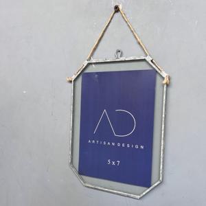 Cadre photo de forme irrégulière, cadre photo décoratif suspendu en fer et en verre - Product Image 4