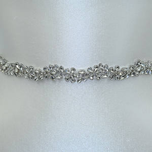 Cinturón de Novia Bridella BS37 Color Marfil con Decoración de Pedrería, Ajustable para Bailes de Graduación y Eventos Formales - En Existencia - Product Image 4