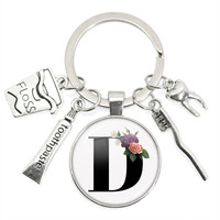 Alphabet de brosse à dents personnalisé porte-clés cabochon pendentif nouveau design assistant dentaire cadeau mode en métal pour les soins dentaires