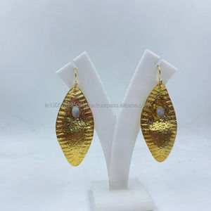 Boucles d'oreilles plaquées or de qualité supérieure 1 micron Base métal laiton disponible à un prix abordable pour l'achat en gros - Product Image 1