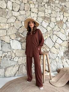 ชุดลำลองผู้หญิง 2 ชิ้น ชุดเซ็ตแทรคสูทฤดูร้อน เสื้อเชิ้ตแขนยาวติดกระดุมและกางเกงขายาว สีน้ำตาล - Product Image 3